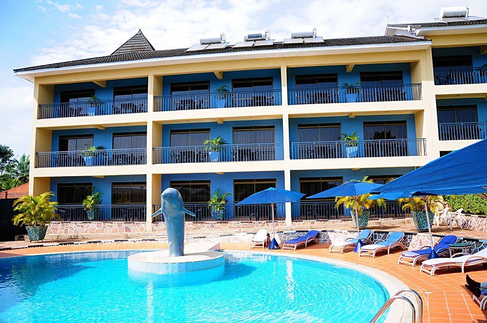 Dolphin Suites Kampala Bagian luar foto