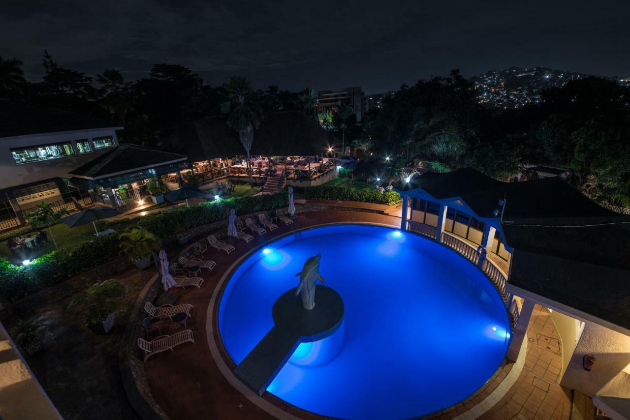 Dolphin Suites Kampala Bagian luar foto